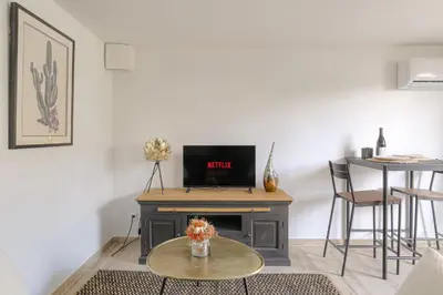Télévision ou salle de divertissement dans l'établissement Appartement l'Atelier Les écrins de corbas