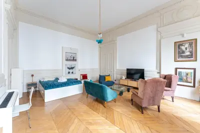 Télévision ou salle de divertissement dans l'établissement Le Revolutionnaire - Centre de Lyon