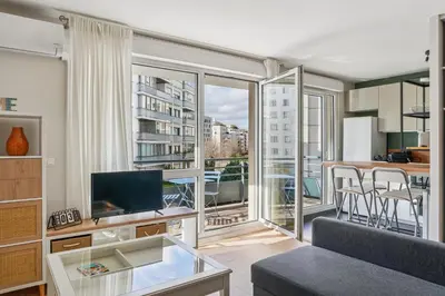 Télévision ou salle de divertissement dans l'établissement Superbe apt Lyon 8ème Terrasse parking privé