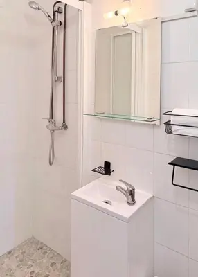 Salle de bains dans l'établissement Le 188 · Wifi, Lumineux, Cosy