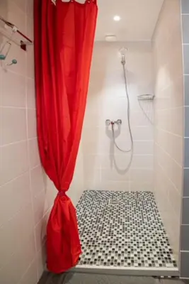 Salle de bains dans l'établissement Appartement Sun GroupamaLyon Eurexpo