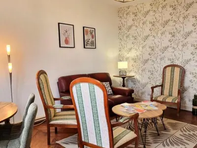 Coin salon dans l'établissement Gîte, animaux acceptés - 14 pers. entre Pilat et Lyonnais - FR-1-496-385