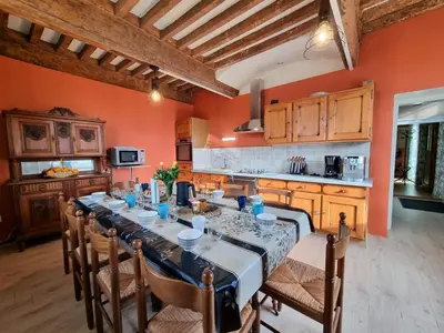 Cuisine ou kitchenette dans l'établissement Gîte, animaux acceptés - 14 pers. entre Pilat et Lyonnais - FR-1-496-385