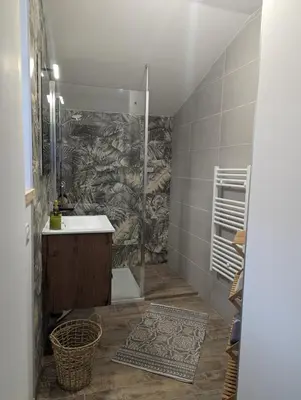Salle de bains dans l'établissement Logement au cœur d'une ferme