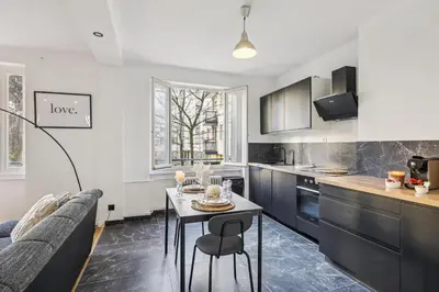 Cuisine ou kitchenette dans l'établissement Superbe Appartement T3 - Cosy & Spacieux - Lyon 6e, Brotteaux