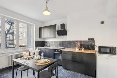 Cuisine ou kitchenette dans l'établissement Superbe Appartement T3 - Cosy & Spacieux - Lyon 6e, Brotteaux