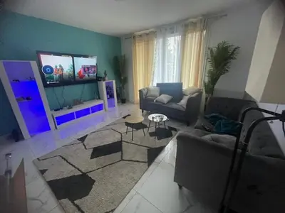 Télévision ou salle de divertissement dans l'établissement Feyzinois