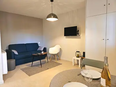Coin salon dans l'établissement Studio cosy avec jardin privé - Climatisation