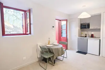 Cuisine ou kitchenette dans l'établissement Studio cosy avec jardin privé - Climatisation
