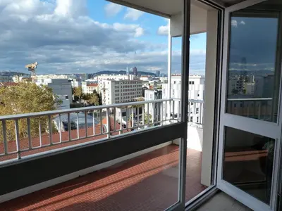 Balcon ou terrasse dans l'établissement Cazeneuve Lumière