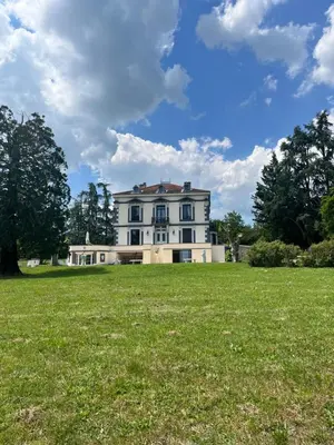 Jardin de l'établissement Maison bourgeoise & spa - 26 personnes