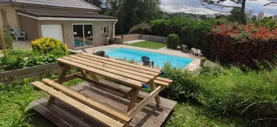 Piscine de l'établissement Spacieux logement 90 m2 chambres dans maison ou située à proximité