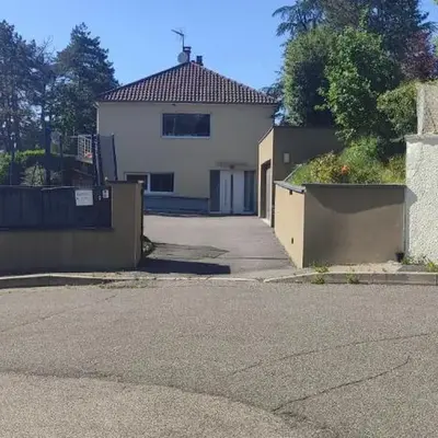 Spacieux logement 90 m2 chambres dans maison