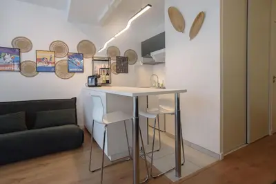 Cuisine ou kitchenette dans l'établissement Neuf lumineux jardin résidentiel près du métro