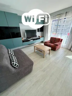 Coin salon dans l'établissement 2 Bedrooms, Secure residence, Parking!