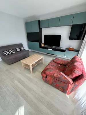 Télévision ou salle de divertissement dans l'établissement 2 Bedrooms, Secure residence, Parking!