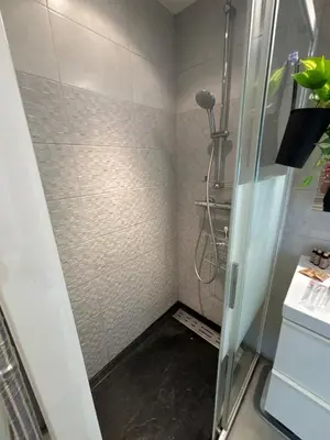 Salle de bains dans l'établissement 2 Bedrooms, Secure residence, Parking!