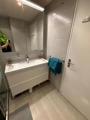 Salle de bains dans l'établissement 2 Bedrooms, Secure residence, Parking!