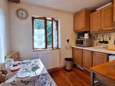 Cuisine ou kitchenette dans l'établissement Appartement paisible et pratique - 4 pers. - FR-1-496-387