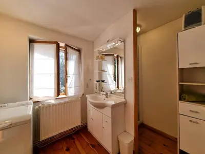 Salle de bains dans l'établissement Appartement paisible et pratique - 4 pers. - FR-1-496-387