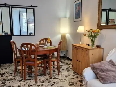 Coin salon dans l'établissement Maison de village cosy - 4 pers. - FR-1-496-386