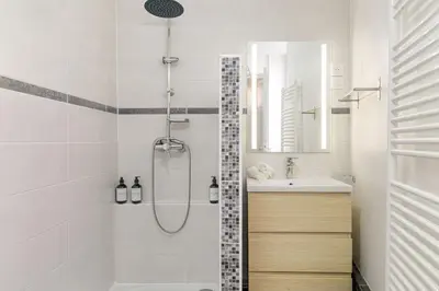 Salle de bains dans l'établissement Appartement business proche gare, Wifi fibre