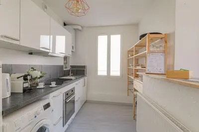 Cuisine ou kitchenette dans l'établissement Appartement business proche gare, Wifi fibre