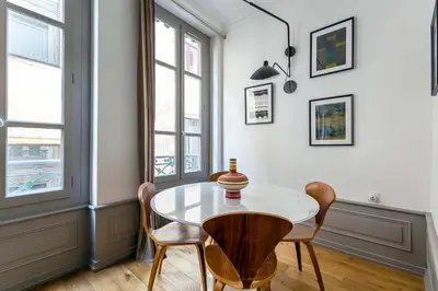 Coin salon dans l'établissement Curiosité - Furnished apartment - Downtown Lyon