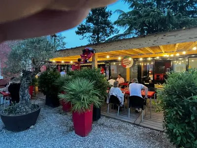 Restaurant ou autre lieu de restauration dans l'établissement hôtel Le Cosy