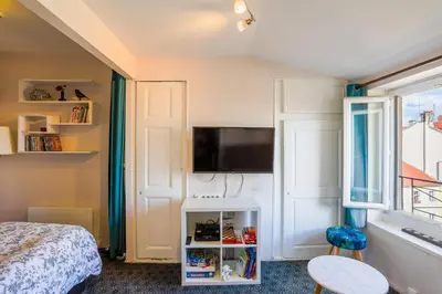 Télévision ou salle de divertissement dans l'établissement Lyon Premium- Nid Cosy