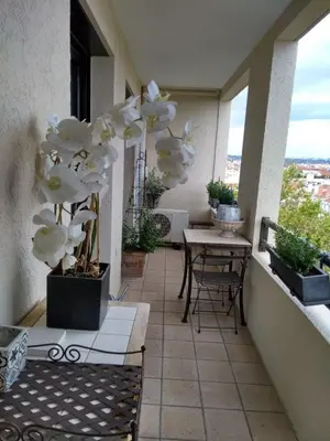 Balcon ou terrasse dans l'établissement Jolie chambre à louer - Vue Imprenable