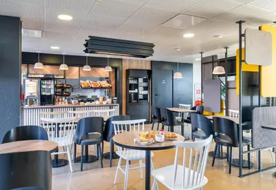 Restaurant ou autre lieu de restauration dans l'établissement B&B HOTEL Lyon Centre Part-dieu Gambetta