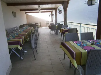 Balcon ou terrasse dans l'établissement Hotel Restaurant De La Roche