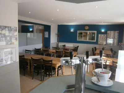Restaurant ou autre lieu de restauration dans l'établissement Hotel Restaurant De La Roche