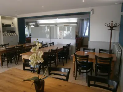 Restaurant ou autre lieu de restauration dans l'établissement Hotel Restaurant De La Roche