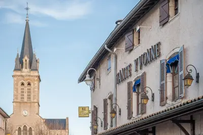 Plan de l'établissement Logis Hôtel Tante Yvonne & son restaurant semi-gastronomique - Lyon Nord