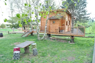 Jardin de l'établissement L'Etournelle - Cabane Perchée