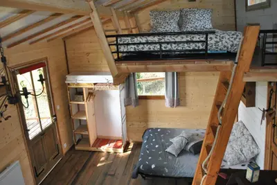 Coin salon dans l'établissement L'Etournelle - Cabane Perchée