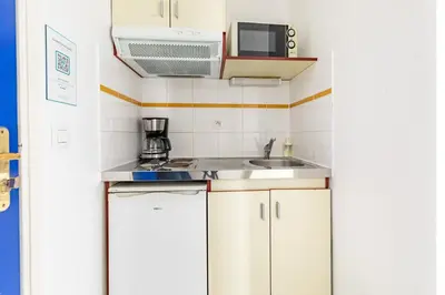 Cuisine ou kitchenette dans l'établissement Appart'City Classic Lyon Villeurbanne
