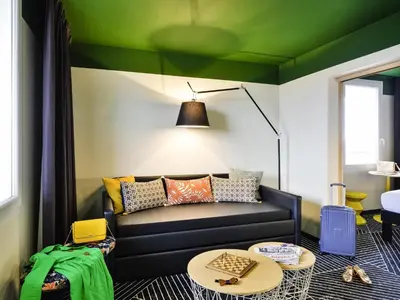 Coin salon dans l'établissement ibis Styles Lyon Meyzieu Arena Stadium