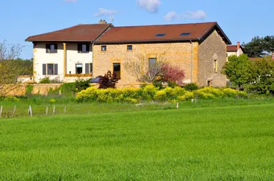 Jardin de l'établissement Le Clos du Cher en Beaujolais
