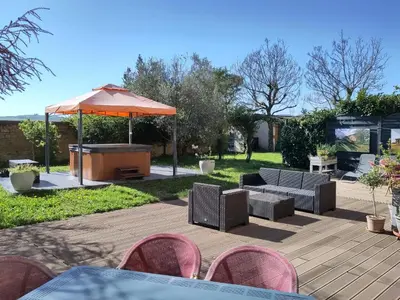 Jardin de l'établissement Le Clos du Cher en Beaujolais