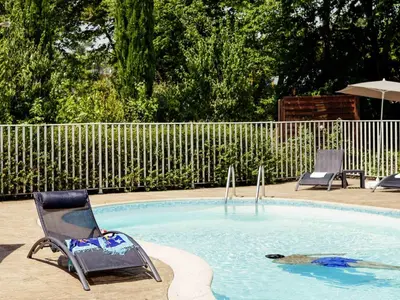 Piscine de l'établissement ibis Lyon Nord ou située à proximité