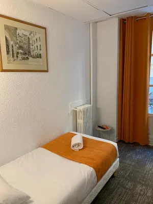 Un ou plusieurs lits dans un hébergement de l'établissement Hotel de Bretagne