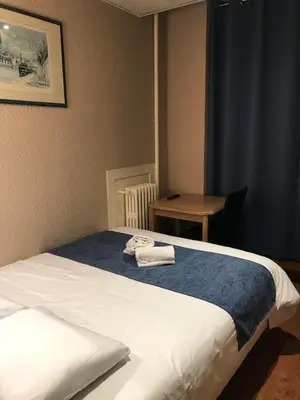 Un ou plusieurs lits dans un hébergement de l'établissement Hotel de Bretagne