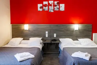 Un ou plusieurs lits dans un hébergement de l'établissement Hotel Du Dauphiné