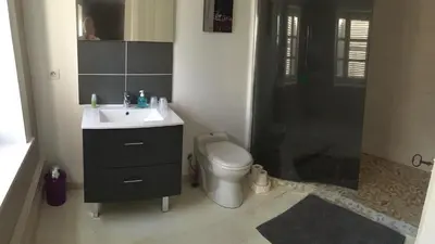 Salle de bains dans l'établissement Les Chambres d'Hôtes d'Alice Dior