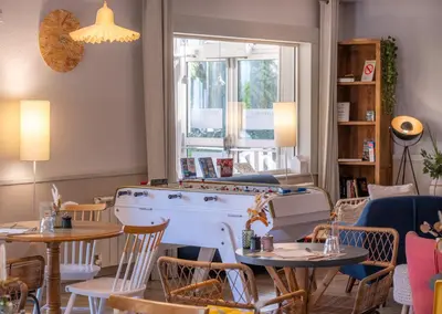 Coin salon dans l'établissement Kyriad Lyon Est - Bron Eurexpo Le Cottage