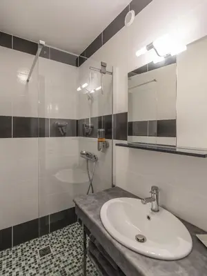 Salle de bains dans l'établissement Appart Hôtel Bourgoin