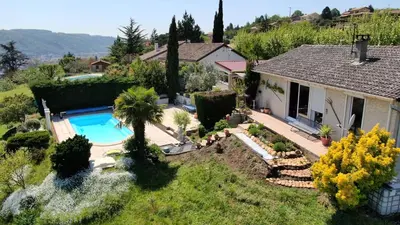 Piscine de l'établissement La Colombe ou située à proximité